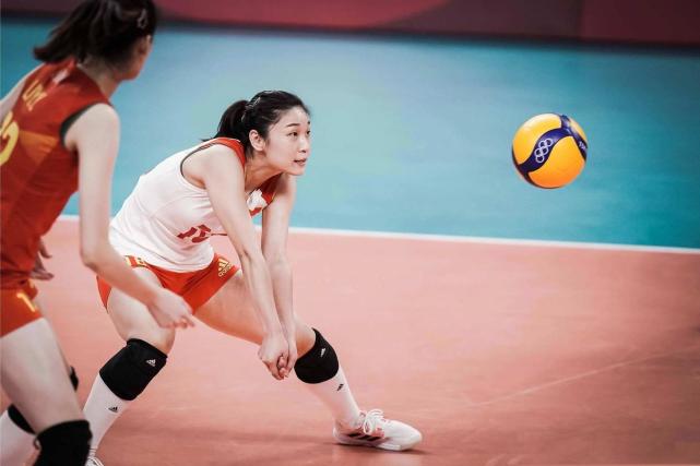 王梦洁鱼跃救球惊艳全场!一传到位率63%,王云蕗挥臂速率加快