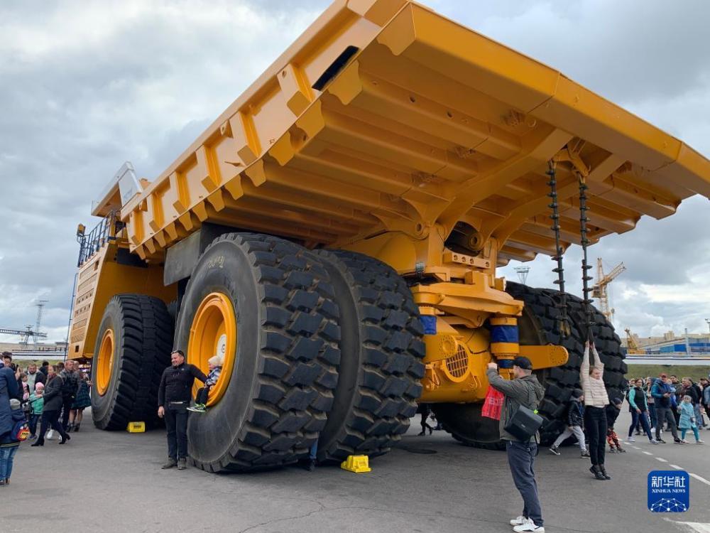 白俄罗斯重型卡车技术图片