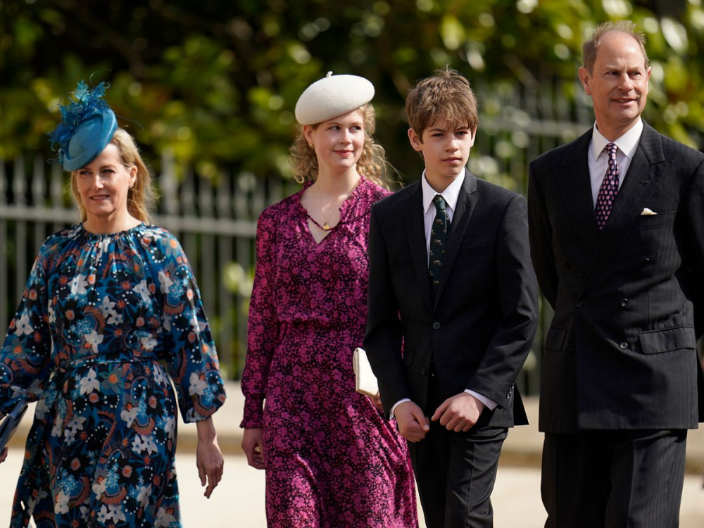 他们夫妻关系非常和谐,还育有两个孩子,"路易丝女爵"以及"塞文子爵"