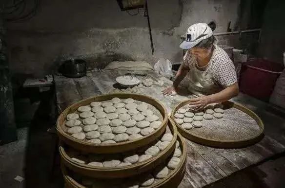 八闽文脉·风物丨光饼：小吃中的传奇，福建人的乡愁“解药”_腾讯新闻