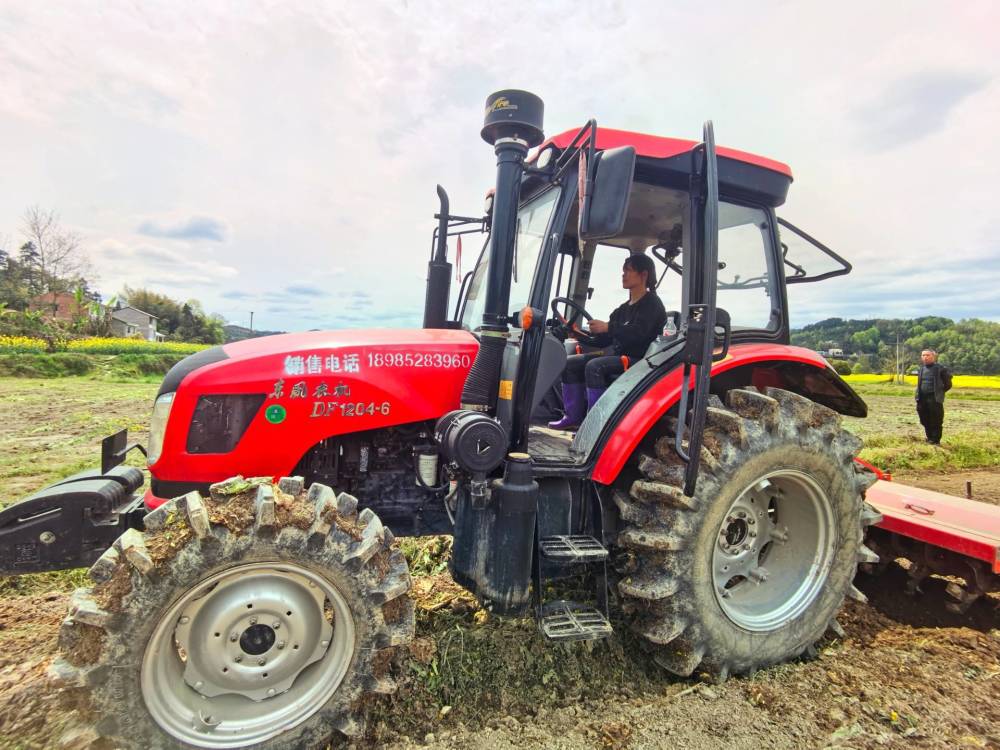 探索解决"谁来种地"途径 贵州山地农机丰收季提质增效添动能_腾讯新闻