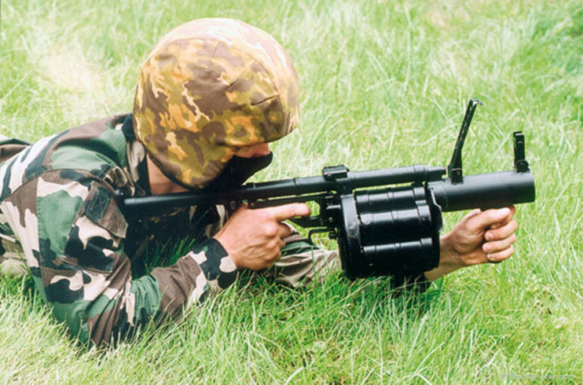 俄罗斯rg-6榴弹发射器,模仿南非mgl的设计