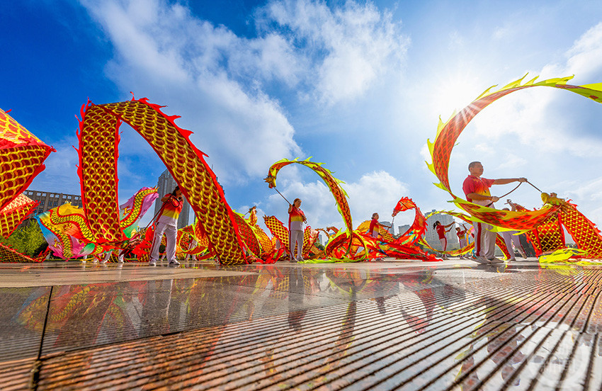 重庆南川彩带龙舞健康