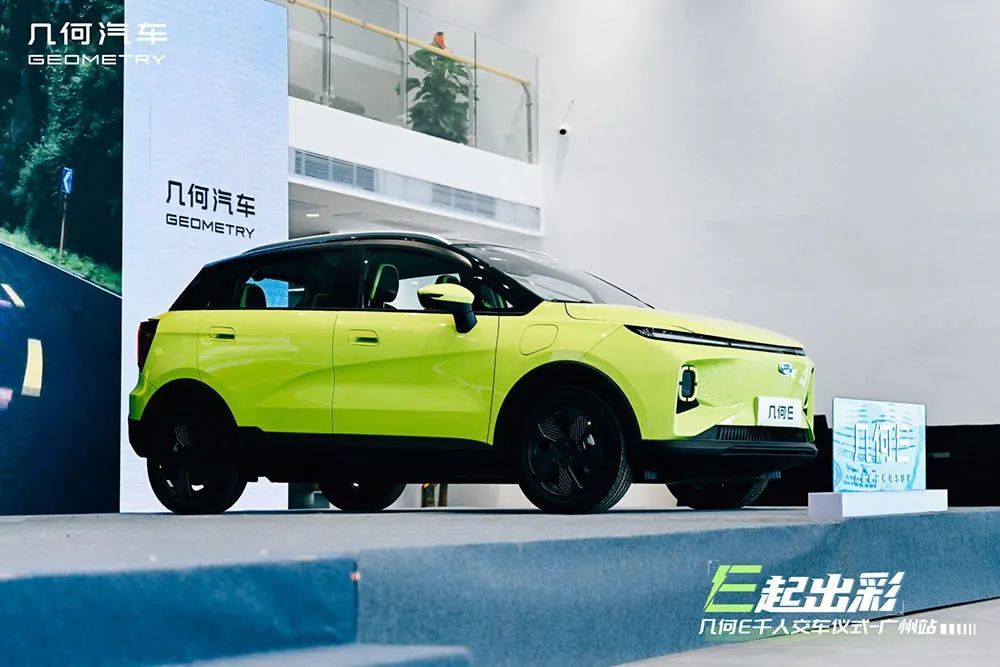 特斯拉人形機器人TeslaBot原型機或將于10月1日亮相哪里有新概念英語1的音頻