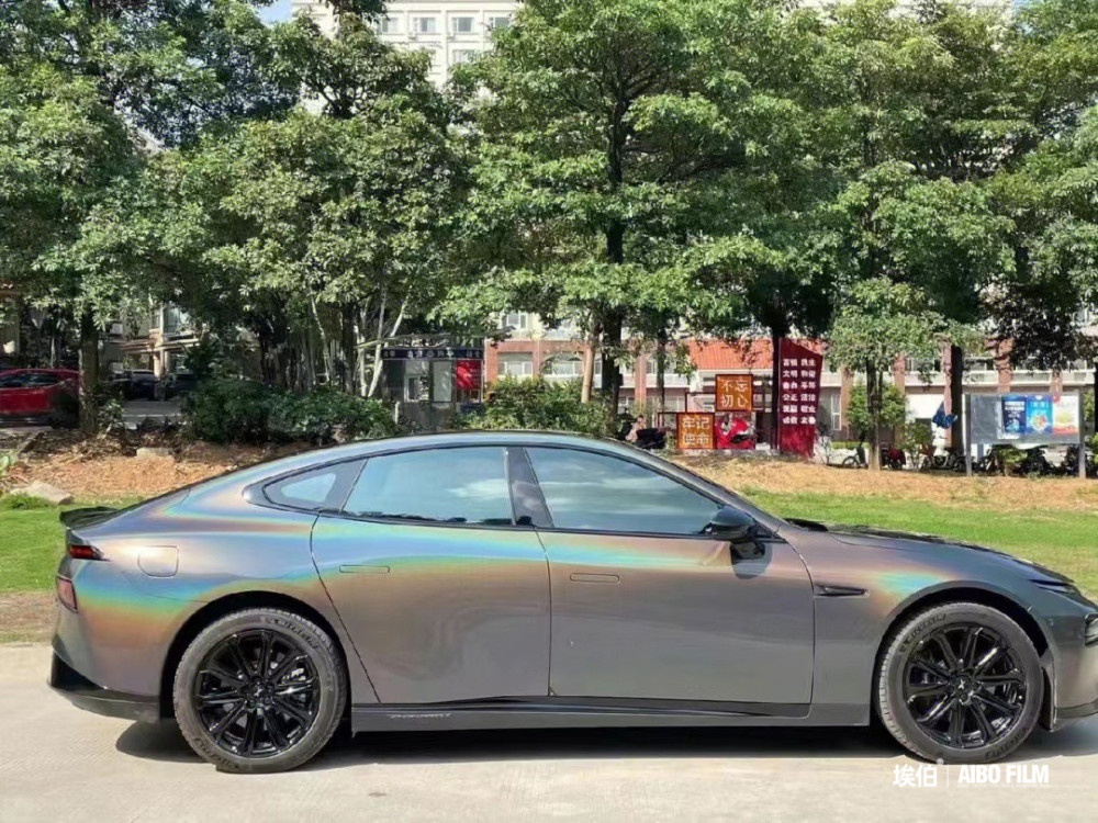 埃伯改色膜pet七彩镭射灰-小鹏汽车,如同彩虹般绚丽多彩的颜色_腾讯