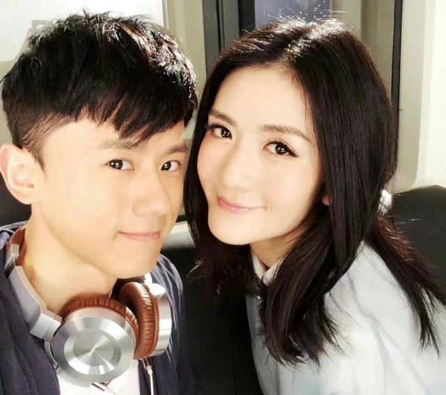 谢娜晒与张杰拥抱的合照,庆祝结婚11周年,这才是爱情该有的样子