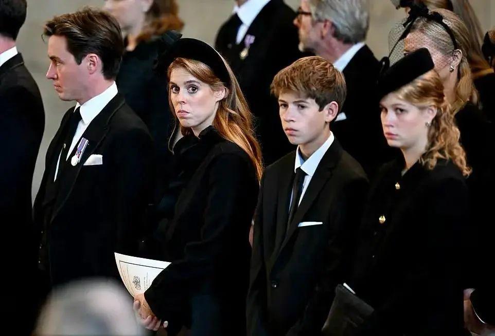 英国女王14岁小孙子露面,高颜值走红网络,受宠却没有王子头衔_腾讯