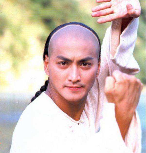 初代古装男神何家劲:爱国守法,有情有义,戏里戏外都是大侠