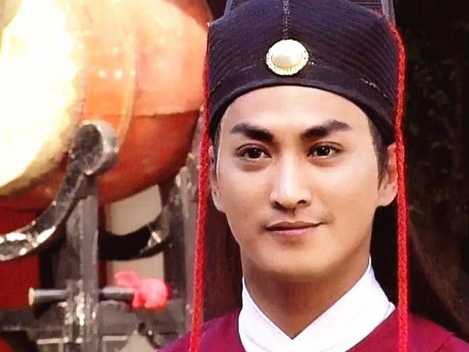 初代古装男神何家劲:爱国守法,有情有义,戏里戏外都是大侠