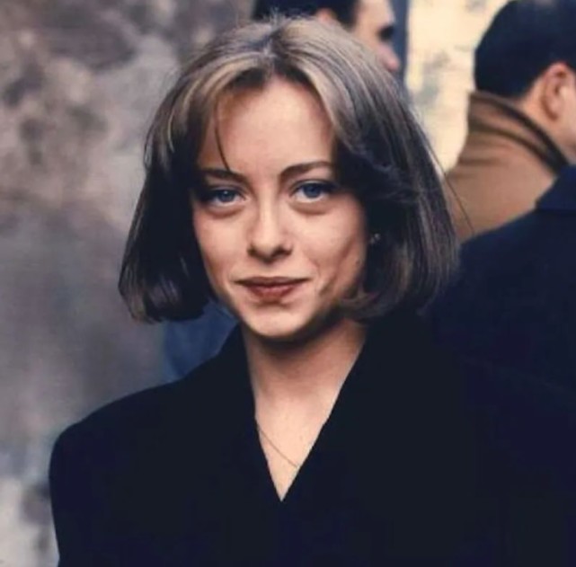 反环保反堕胎,当过保姆摆过摊!她将当上意大利首位女总理,为了报复爹?