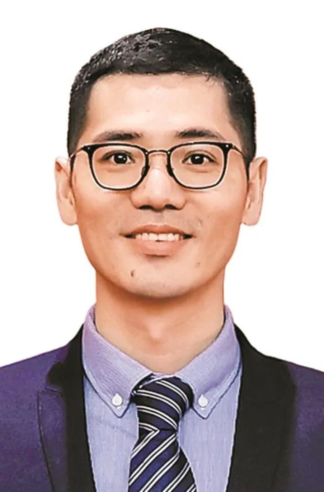 深圳市吉迩科技有限公司总经理 所属行业:电子雾化器陈嘉豪 深圳市拓