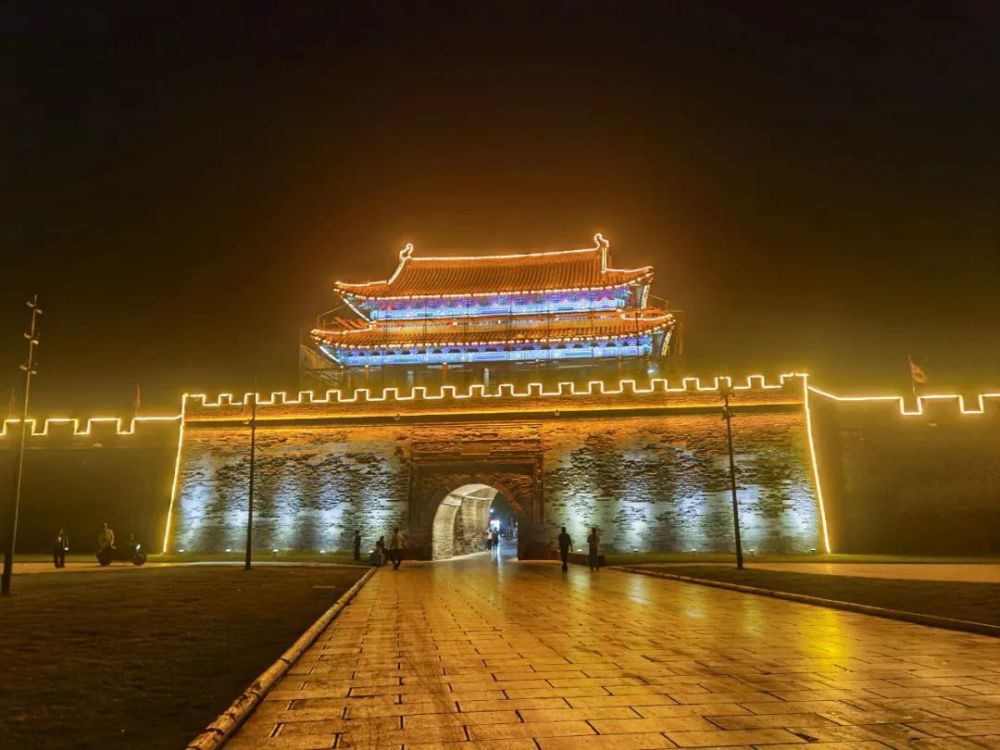 商丘古城南城门楼焕然一新迎国庆