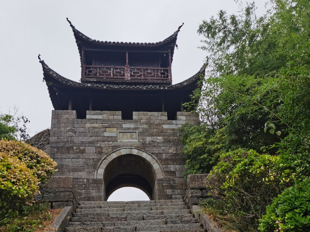 中国南方长城相比于凤凰古城来说这里显得寂寞了很多