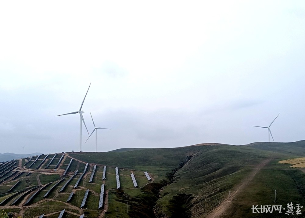 河北省承德市豐寧滿族自治縣地處內蒙古高原南緣,風能,光能以及水資源