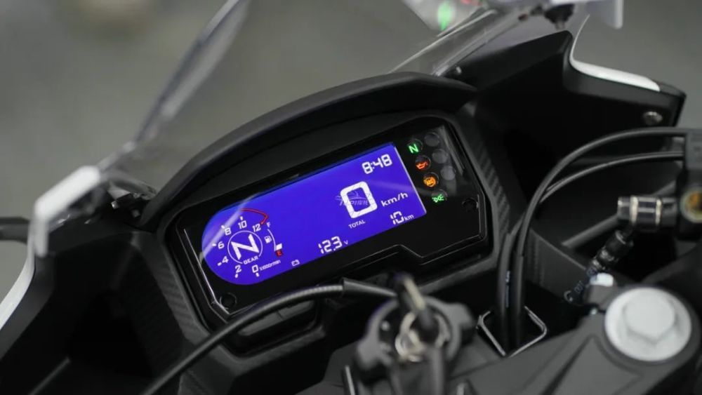 本田cbr400r试驾报告,更适合通勤的高颜值跑车_腾讯新闻