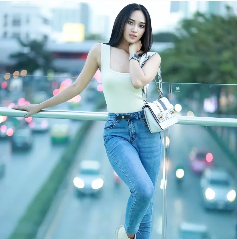 缅甸被取消公民身份的女模特在泰被扣押!