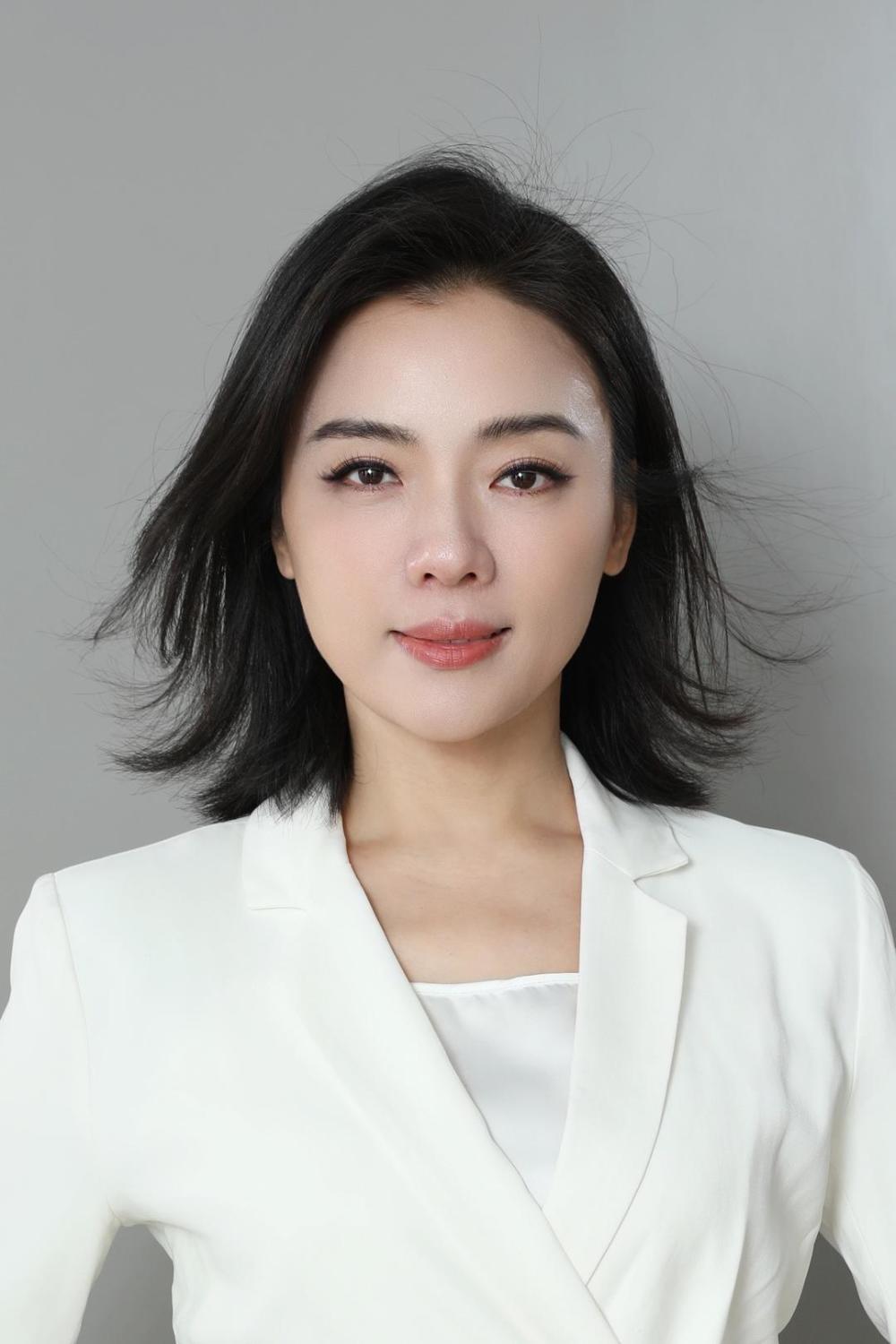 陈思思倾情献唱国庆档献礼电影《钢铁意志》推广曲《之初》_腾讯新闻