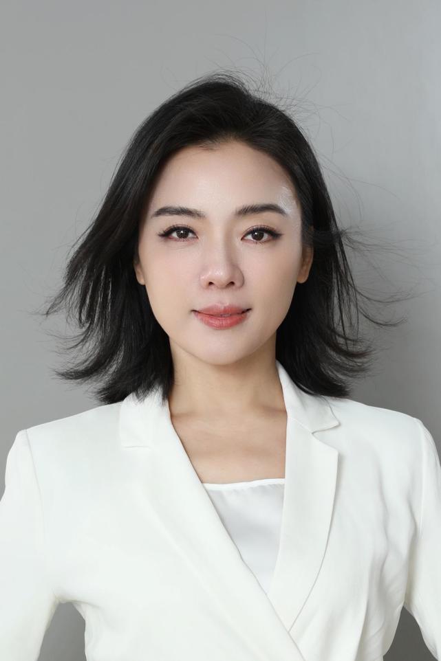 陈思思倾情献唱国庆档献礼电影《钢铁意志》推广曲《之初》