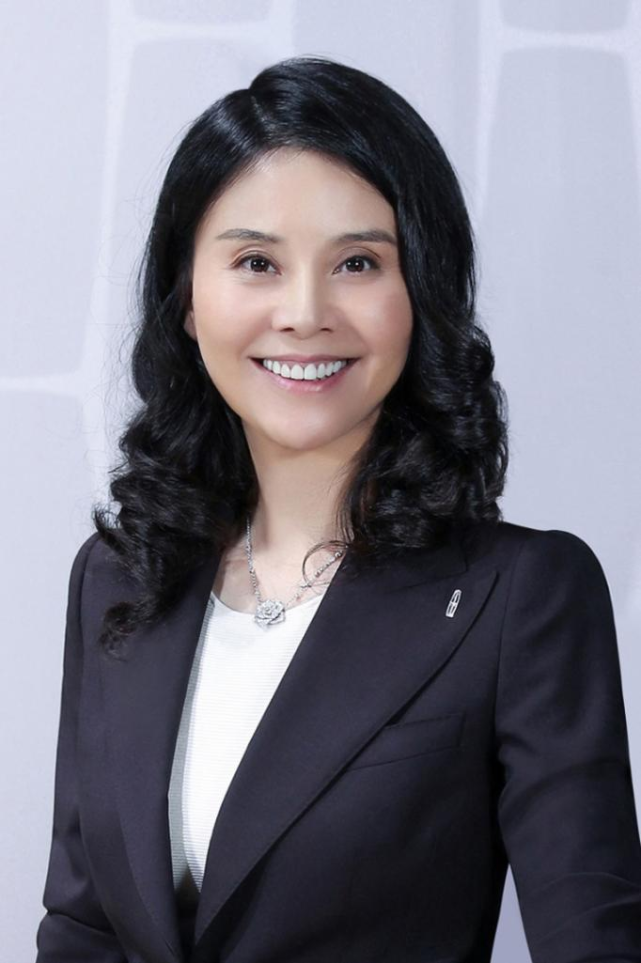 跑的最快豪华车女掌门人突然离职从临危受命到创现象级品牌