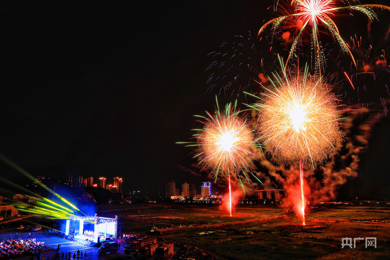 江西上栗:民俗迎国庆 烟花颂党恩_腾讯新闻