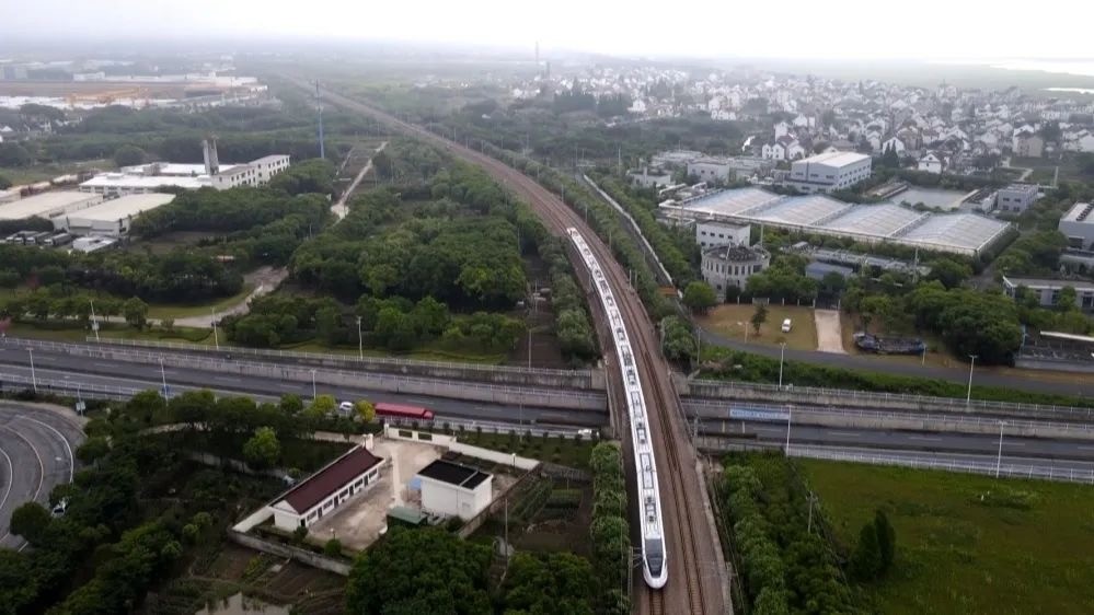 首创铁路公交化运营，上海金山铁路十年发送旅客8500万人次