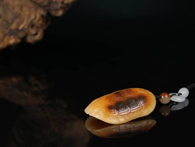 佰匞玉雕 苍古幽魅 老气至尊 项高权 富甲一方 新疆和田玉籽料 挂件