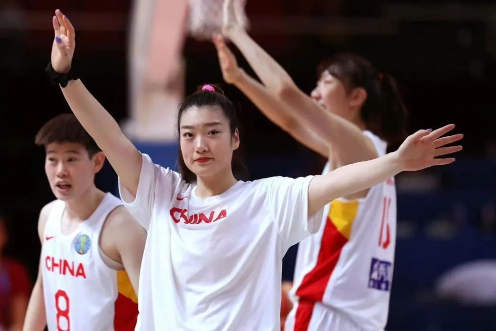 中国女篮拿下硬仗之前我们要少吹牛逼