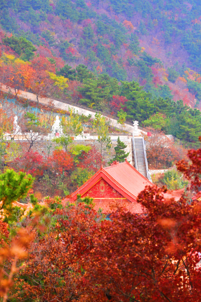 莱州云峰山又名文峰山,景区岩石嶙峋,林壑尤美,山色秀丽,春桃,夏槐,秋