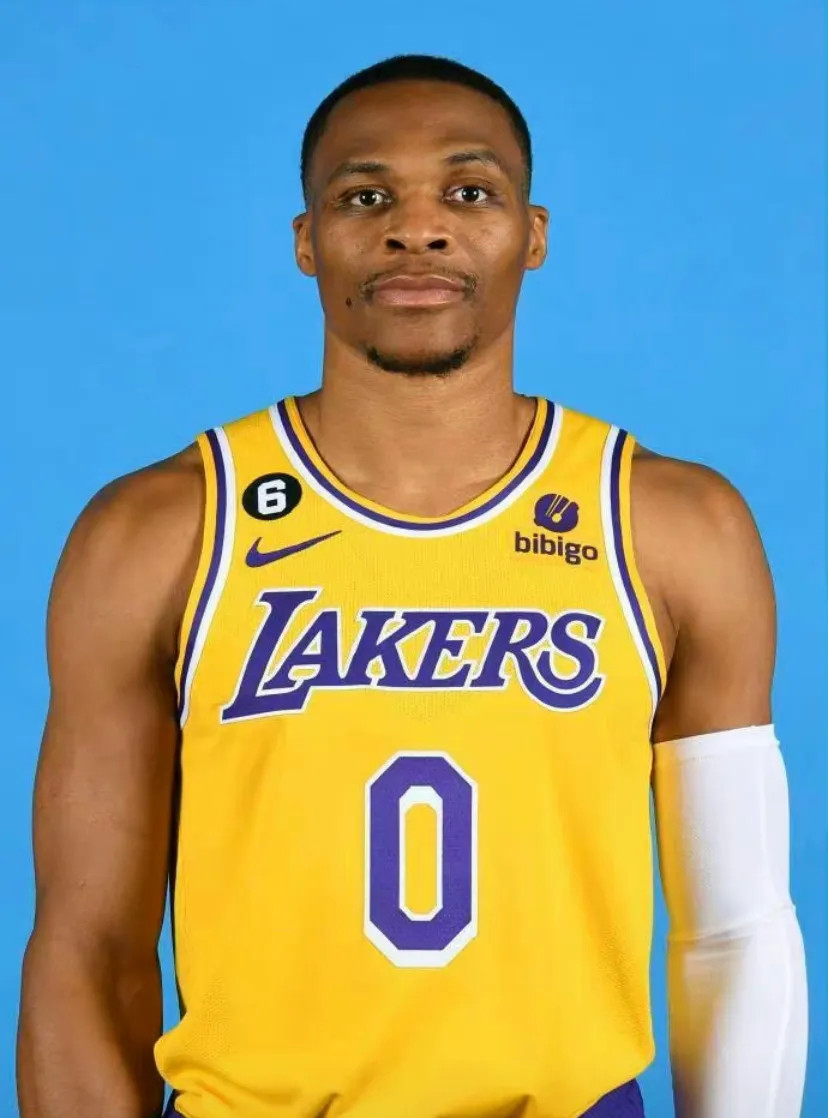 威少定妆照对比鲜明!