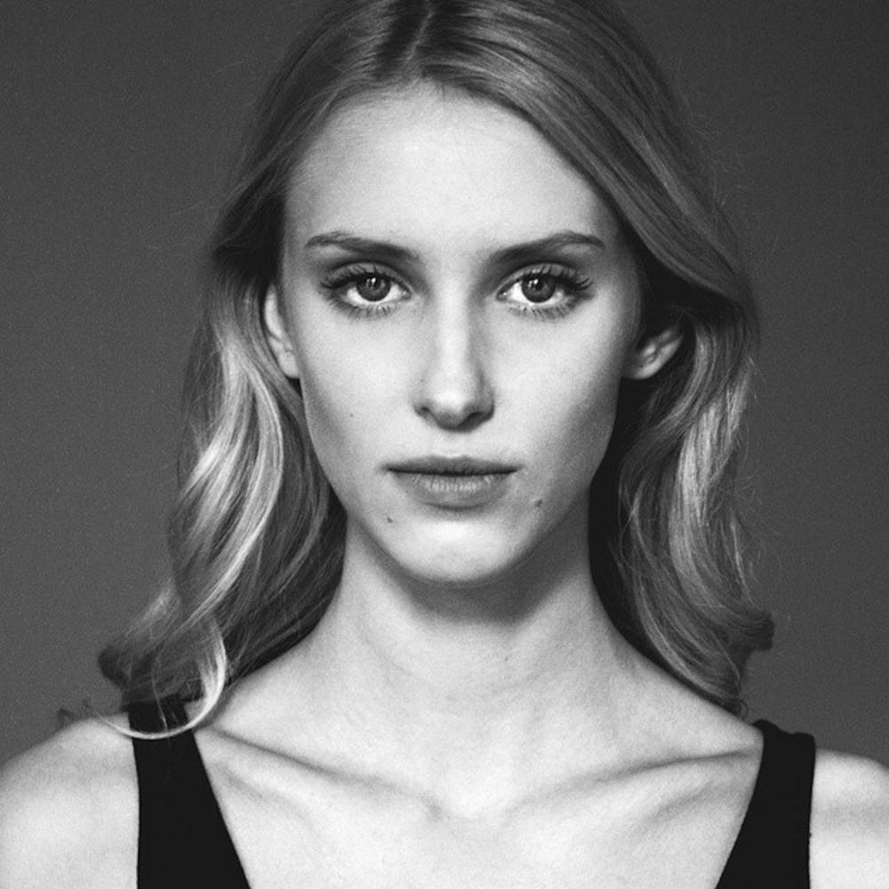 59岁前港姐钱慧仪被富豪丈夫扫地出门她曾为夫家与贫穷父母断交