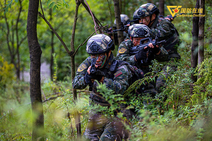 武警六盘水支队构设逼真战场环境开展野外驻训