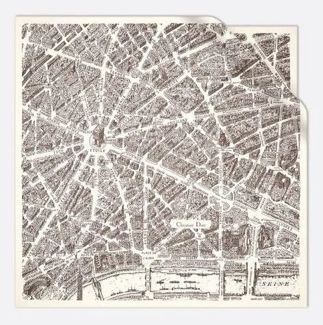 以巴黎地图为衣，DIOR大秀展开历史时尚画卷