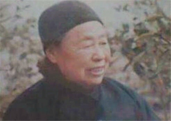 江西一农妇隐居乡村54年，74岁到北京说出真实身份：我是陈毅妻子