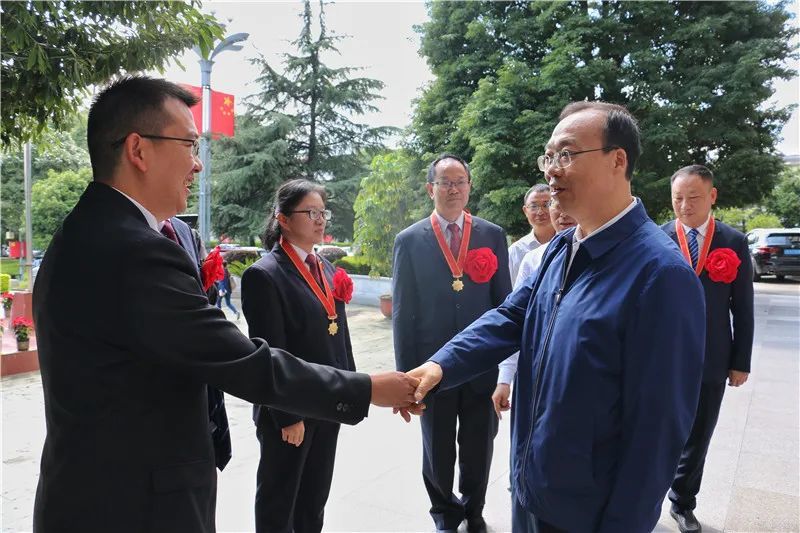 保山市受表彰的云南省第七届"人民满意的公务员 和"人民满意的公务员