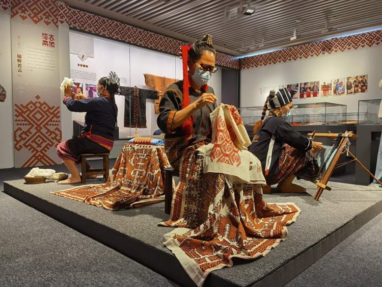《衣被海南——海南黎族纺织文化展》亮相历博_腾讯新闻