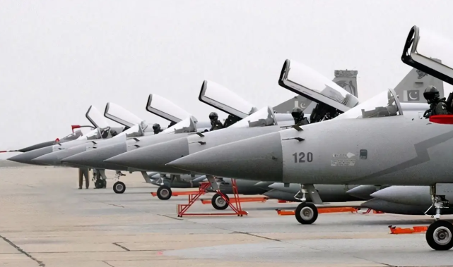 单价5000万美元的枭龙3,凭什么受多国青睐?堪称空中多面手_腾讯新闻