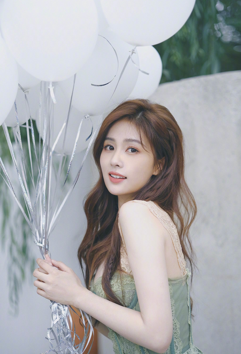 白鹿的十二宫格,替我打开了生日拍照新思路-腾讯新闻