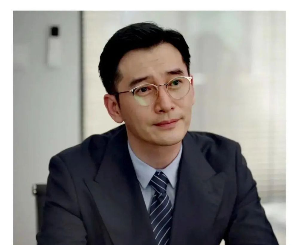 这样的优秀中年男演员可以来一打!《底线》的宝藏律师太圈粉_腾讯新闻