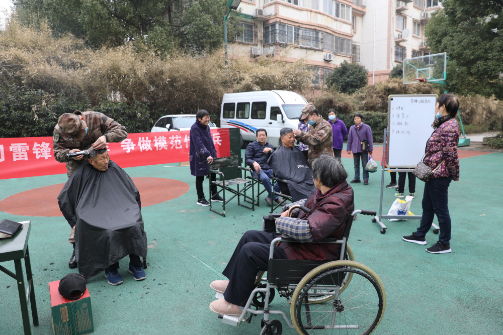 脚下沾泥土，胸中有真情——63706部队某连四十年如一日讲述军民鱼水情