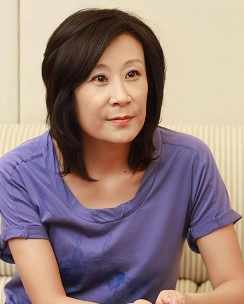 苏小明:因《军港之夜》走红,巅峰时远走他国,她如今后悔吗?插图22