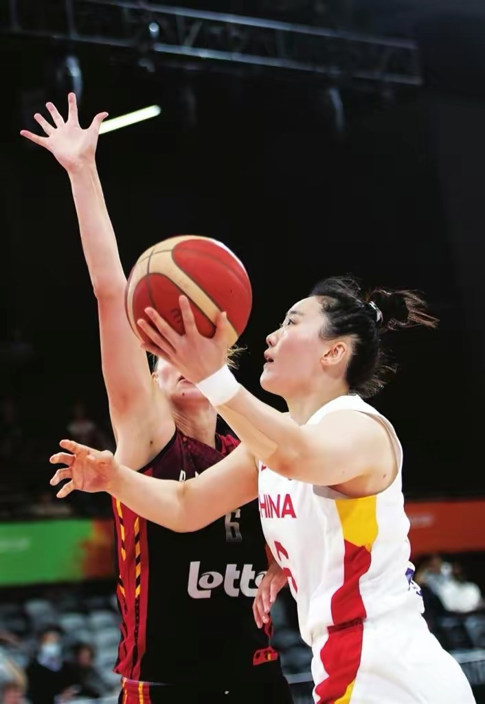 中国女篮这个6号有绝活她是咱山西女篮队长武桐桐