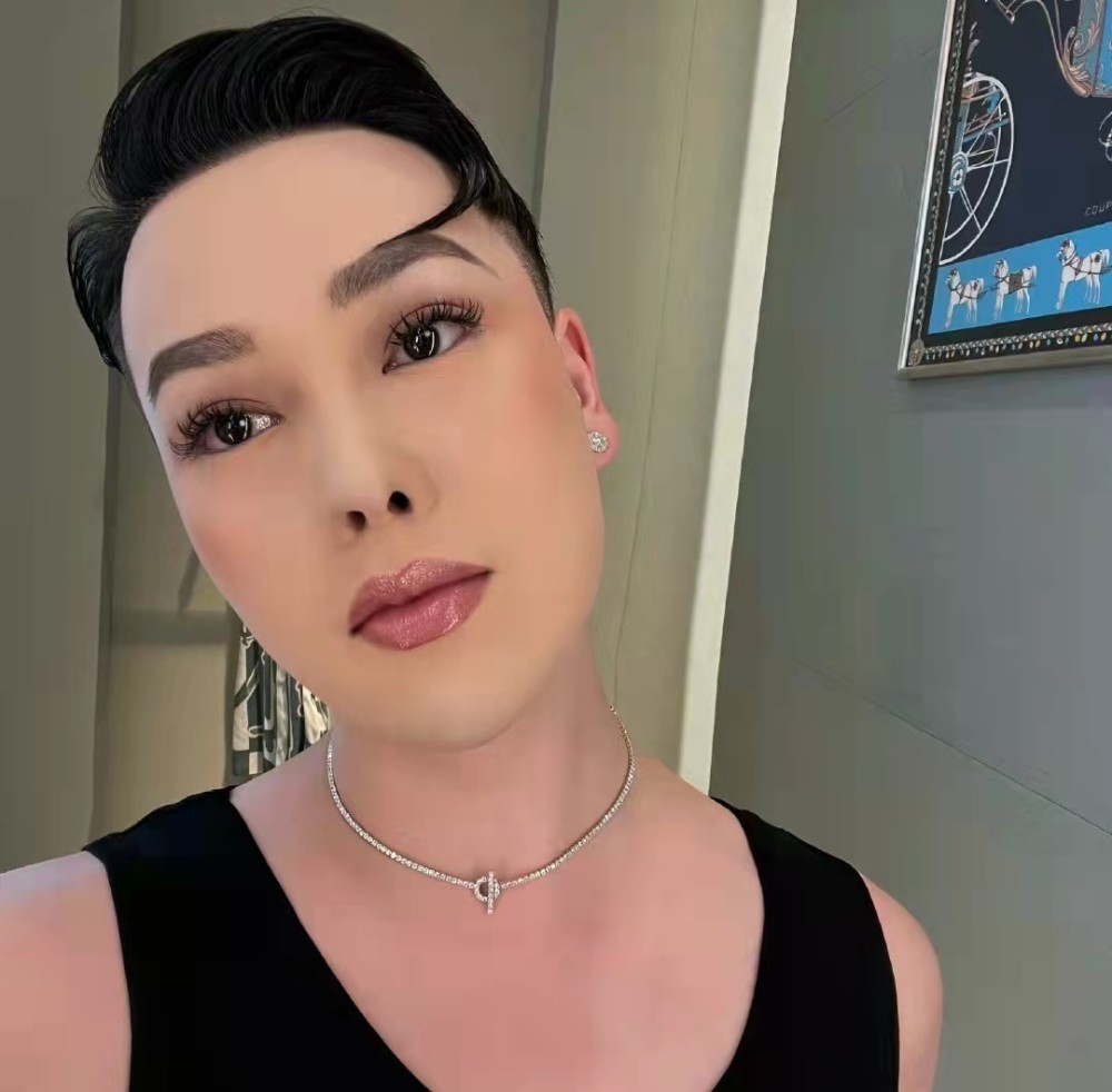 面对有关性别方面的争议,柏公子很直接了当地回复称