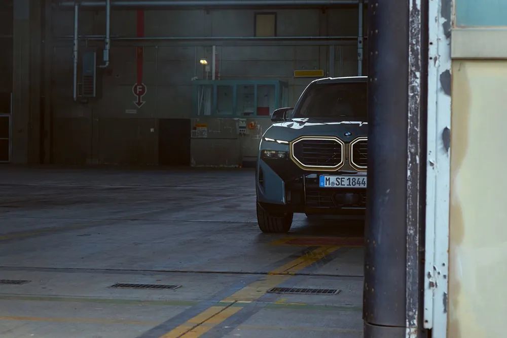 宝马有史以来最贵的混动SUV来了，BMWXM全球首发