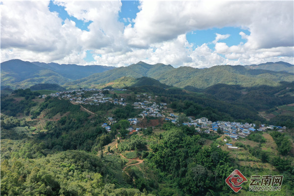 云南镇康:打造绿美边寨 助推现代化边境小康村建设_腾讯新闻