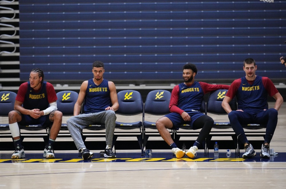 掘金官推晒戈登&小波特&穆雷&约基奇合照:四巨头!_腾讯新闻