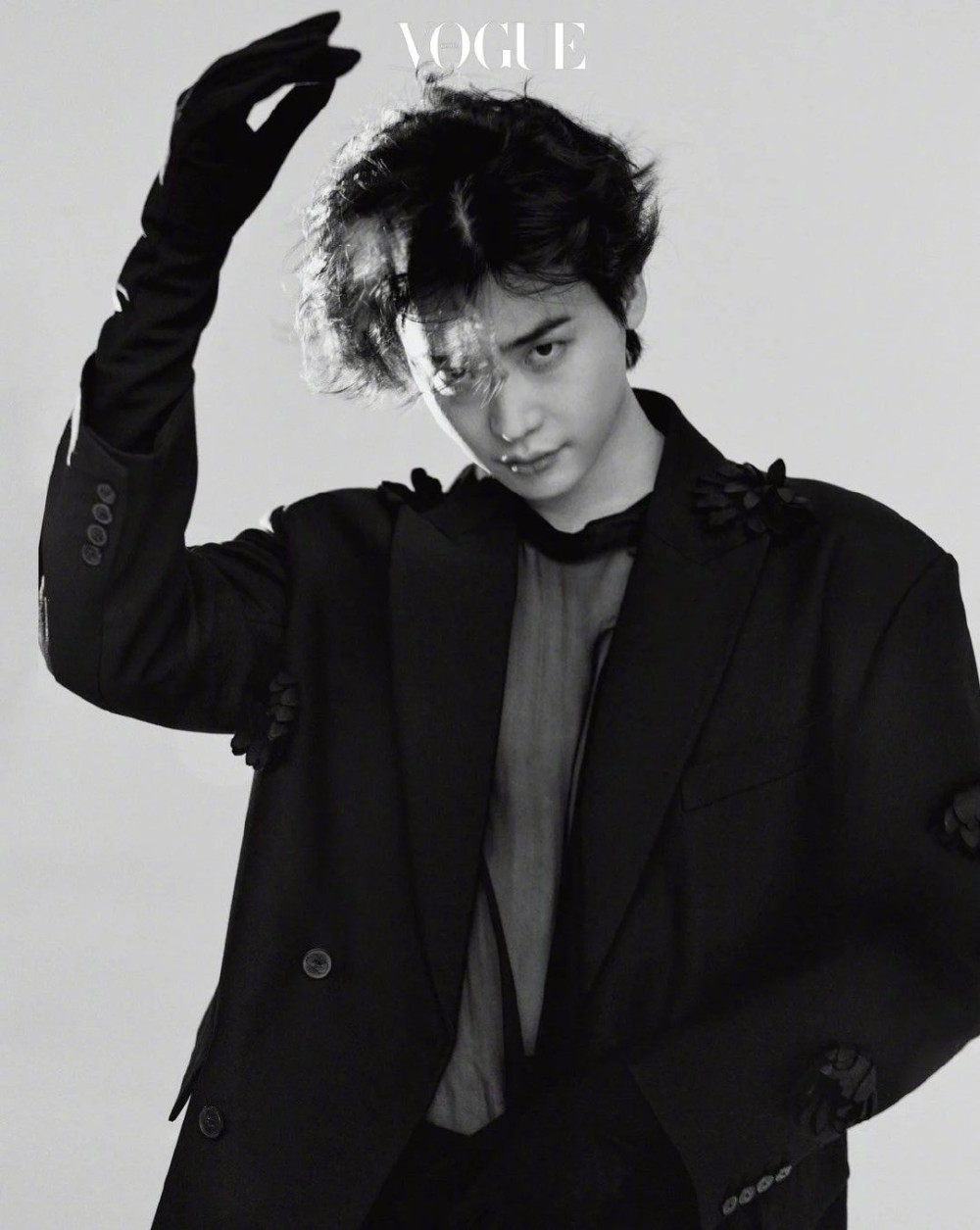 画报匠人!李钟硕时尚写真 《黑话律师》成功回归_腾讯新闻