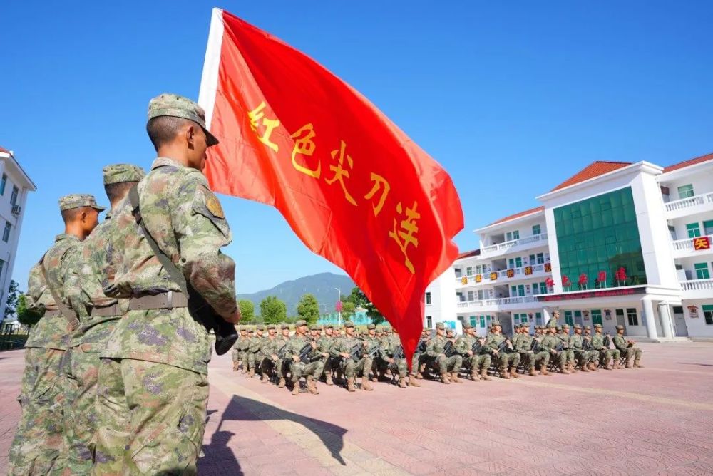 "红色尖刀连",授称57周年!_腾讯新闻