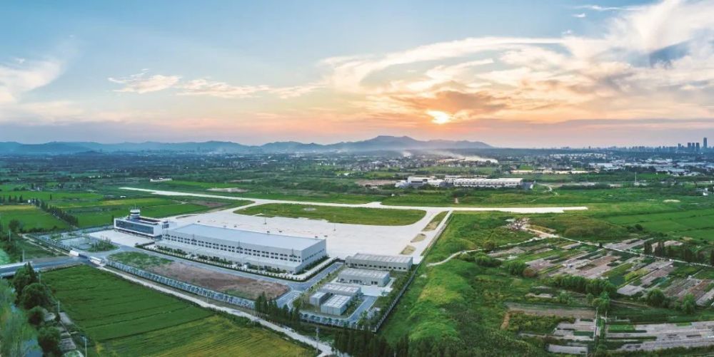 位于宜兴市丁蜀镇大浦村丁蜀通用航空产业园区内的无锡丁蜀机场,一期