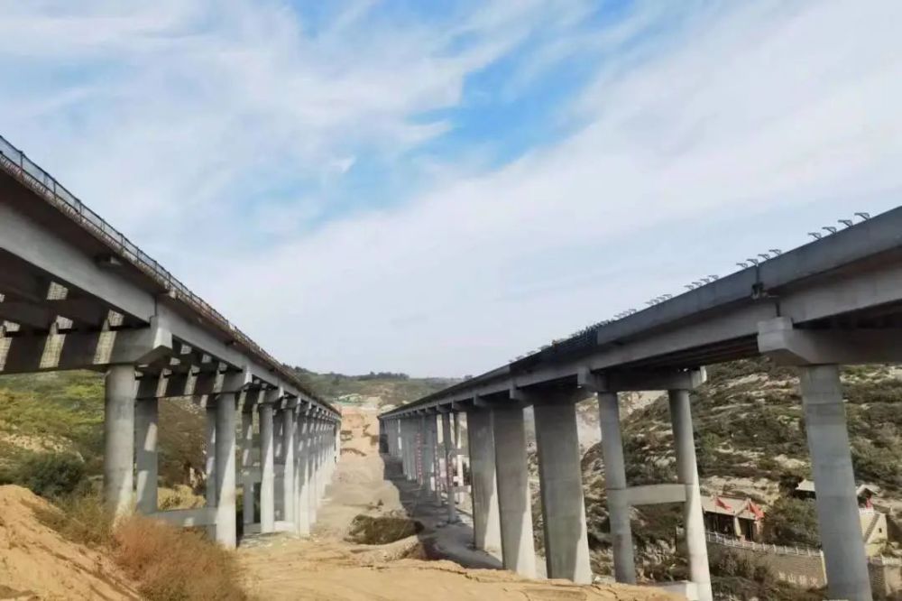 昔榆高速公路lj9标阔郊河大桥t梁架设任务圆满完成