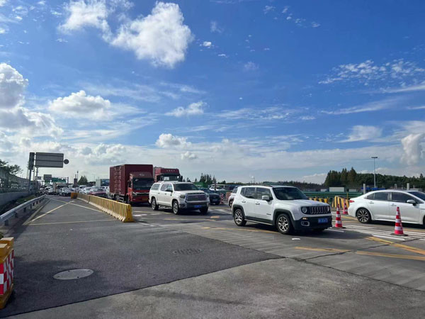 今年國慶去崇明會堵車嗎?警方預測這三個時段車流量最高-騰訊新聞